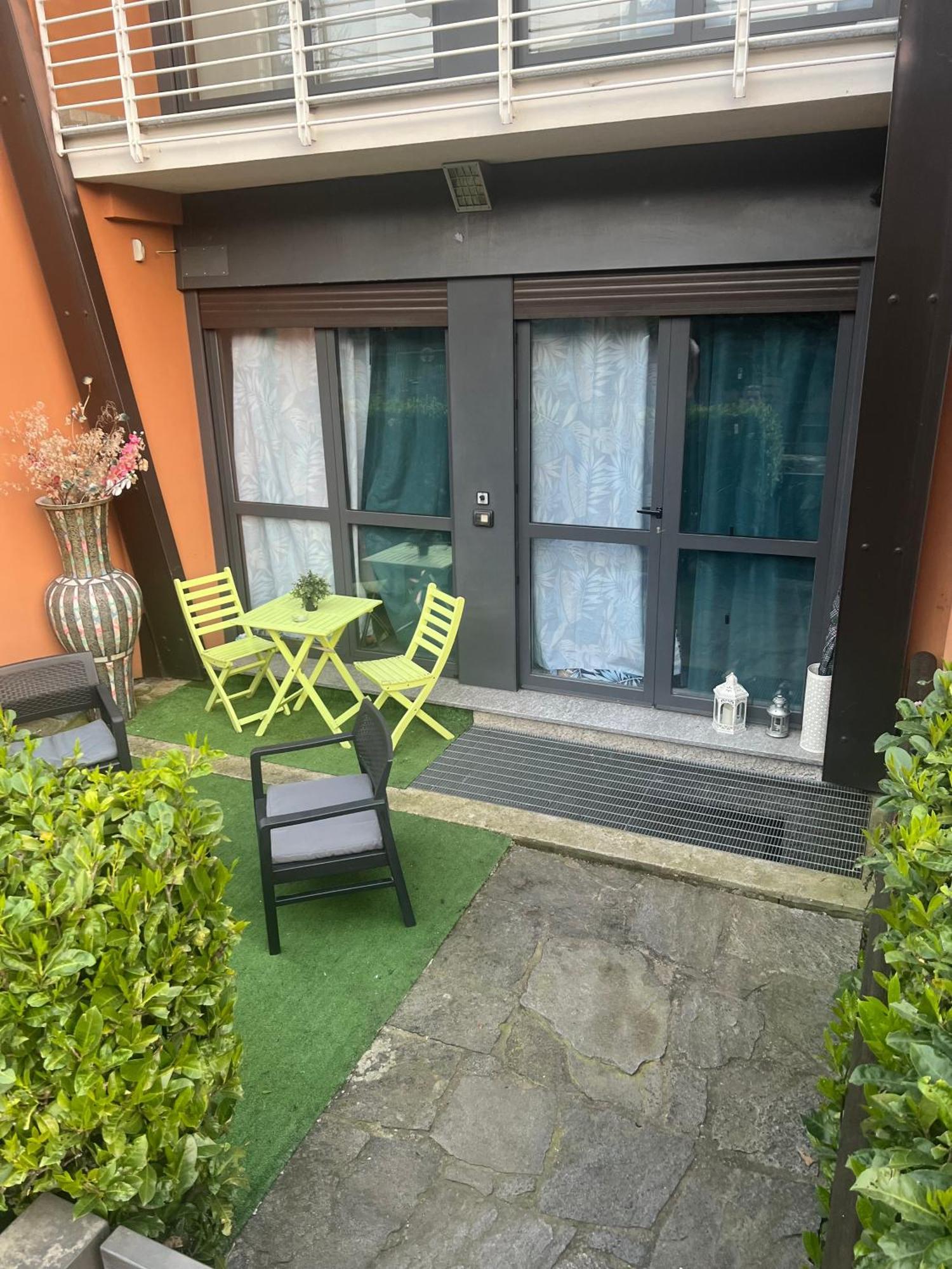 B&B Resilienza - Camera Privata Con Bagno เลคโค ภายนอก รูปภาพ